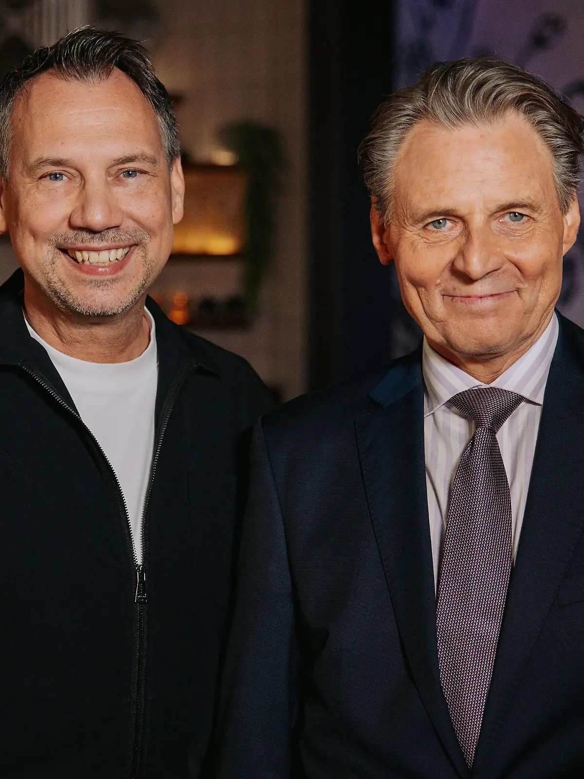 Bestsellerautor Sebastian Fitzek (l.) und Schauspieler Wolfgang Bahro beim GZSZ-Dreh.