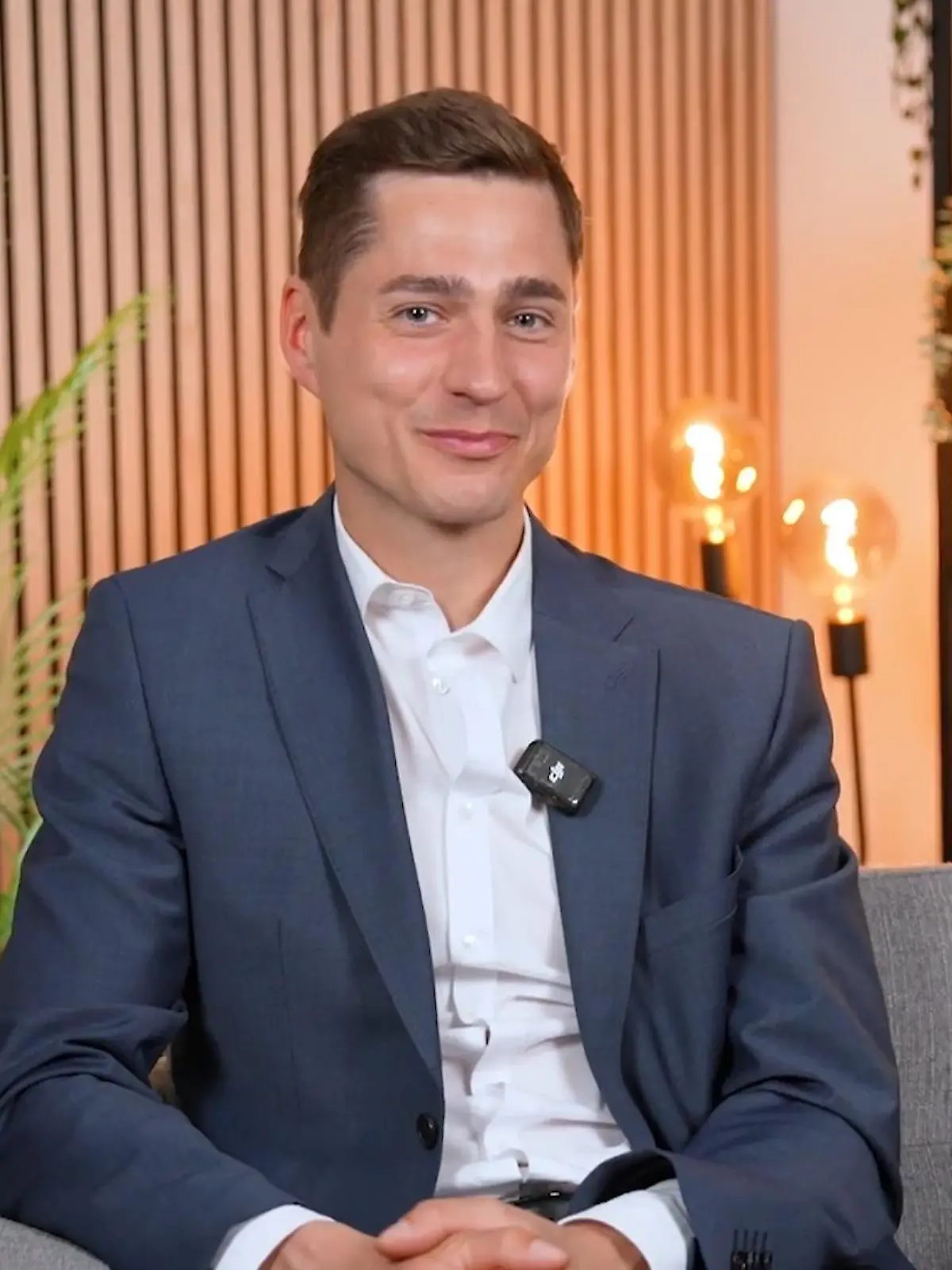 Bild zu: "Timothy erklärt Ringsys neue Strategie bei Julius"