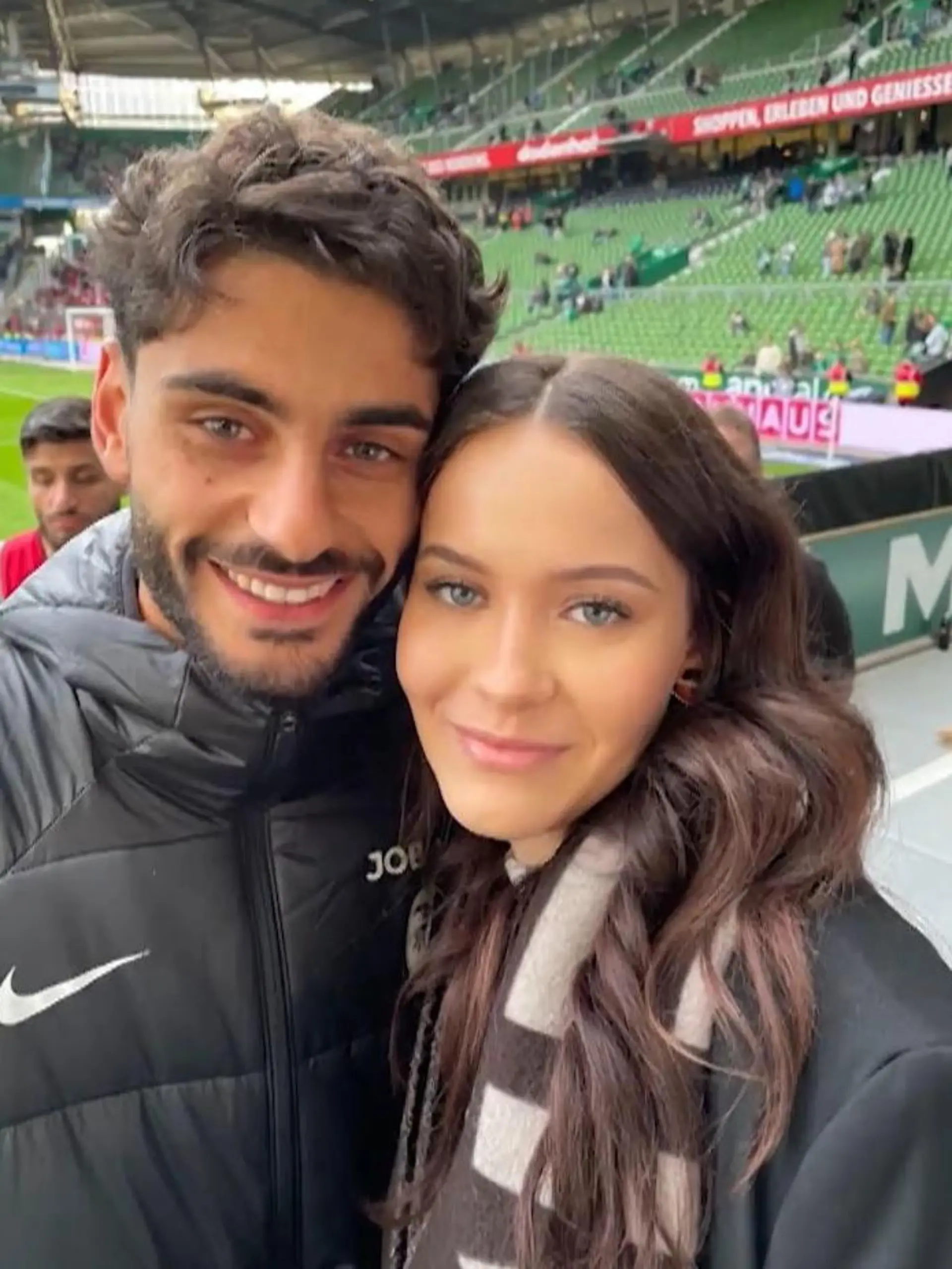 Bild zu: "Krebs-Schock mit 24! Freundin von Bundesliga-Profi spricht erstmals über Diagnose"