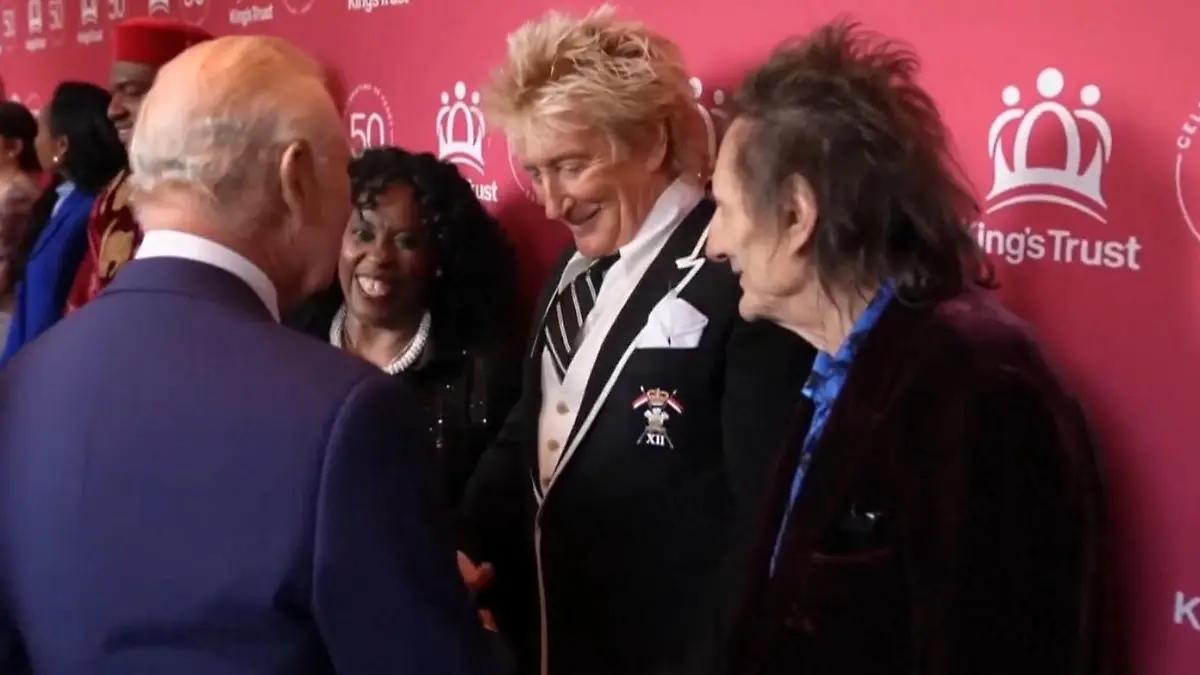 Weltstar nennt US-Präsident Trump „Mistkerl" - im Gespräch mit König Charles! Läster-Attacke von Rod Stewart