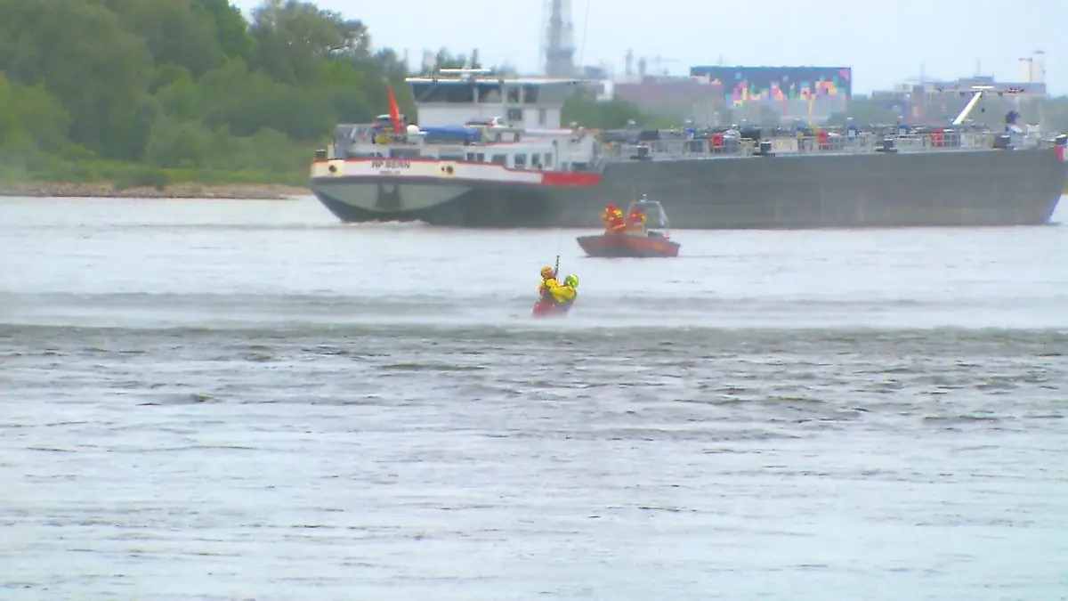Übungseinsatz auf dem Rhein Training für den Ernstfall