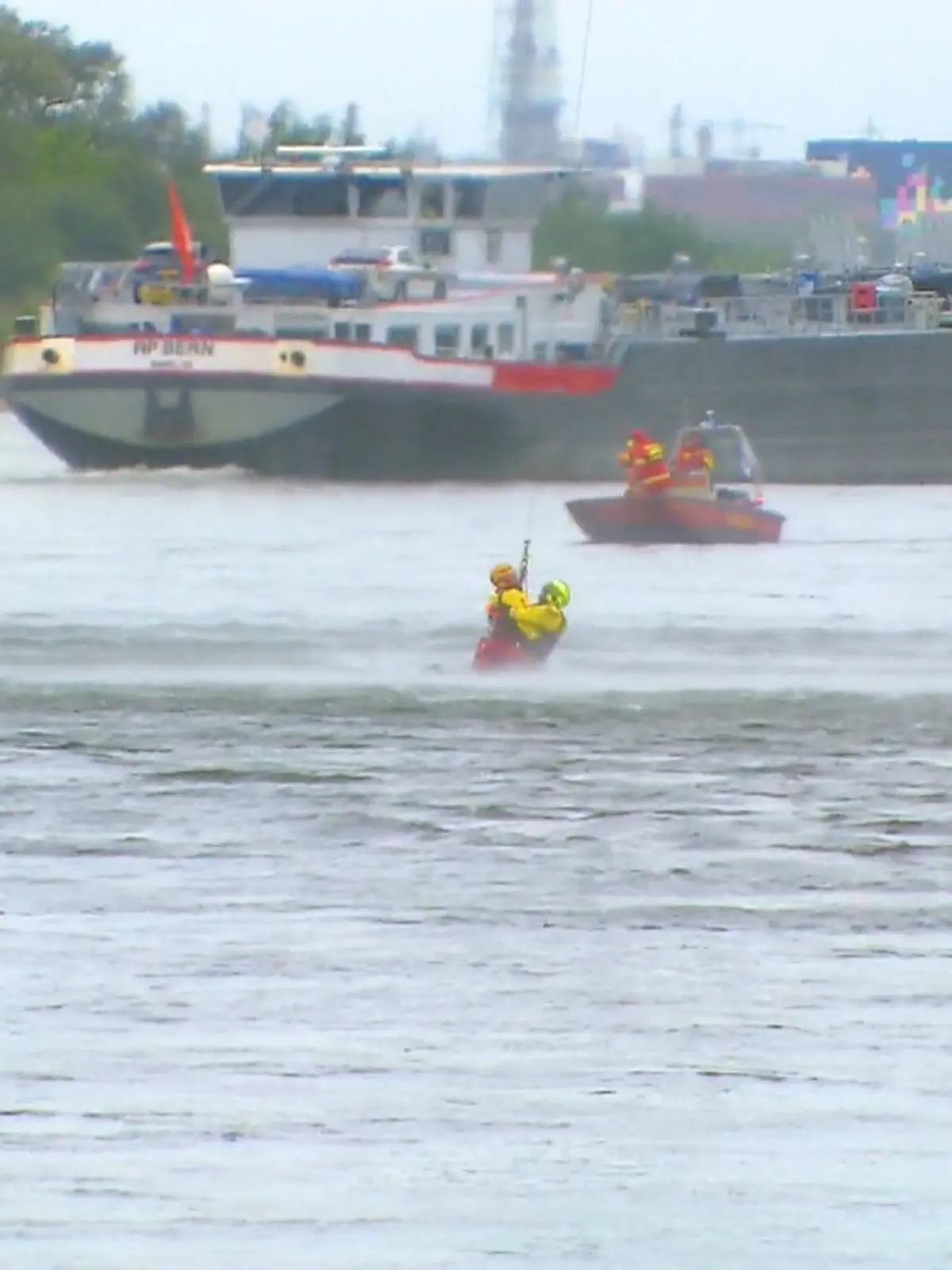 Bild zu: "Übungseinsatz auf dem Rhein"
