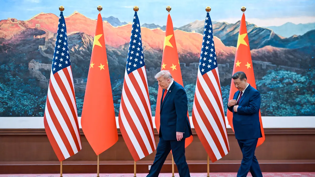 14.05.2026, China, Peking: Der chinesische Präsident Xi Jinping (r) und US-Präsident Donald Trump treffen sich in der Großen Halle des Volkes. Foto: Kenny Holston/Pool The New York Times/dpa +++ dpa-Bildfunk +++