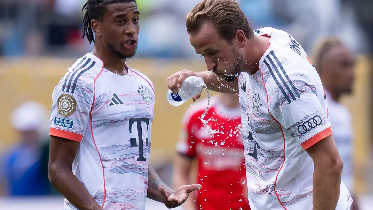 Trinkpausen gehören bei der WM im Sommer zum Standard. (Archivbild)