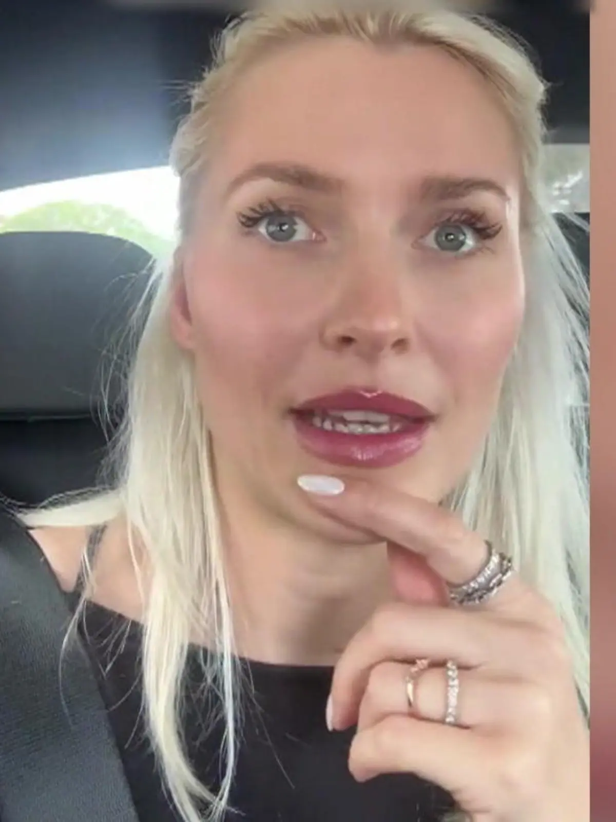Bild zu: "Blaulicht-Alarm bei Lena Gercke! Polizei eskortiert ihr Auto – wegen ihres Fahrers!"