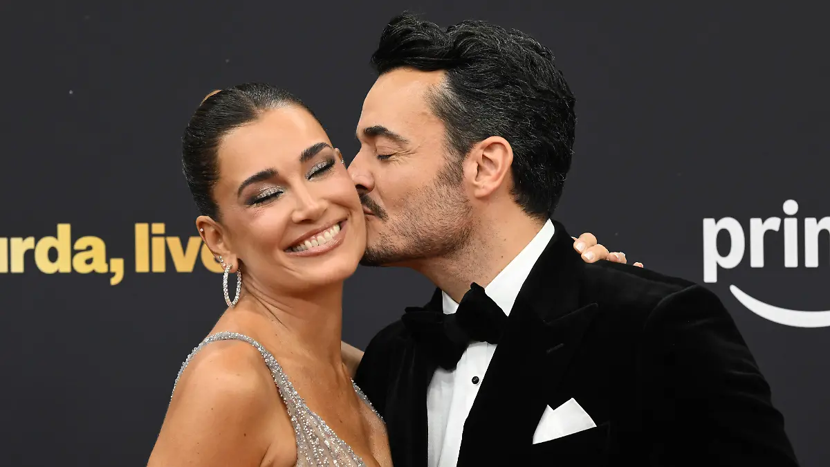 Jana Ina Zarrella und ihr Mann Giovanni Zarrella kommen zur 77. Bambi-Verleihung in den Bavaria Filmstudios über den roten Teppich. +++ dpa-Bildfunk +++