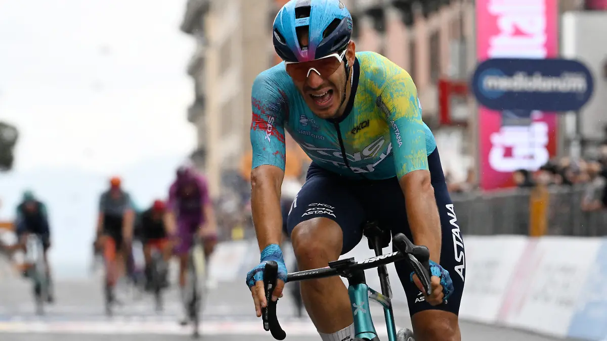 Cycling - Giro d'Italia - Stage 6 - Paestum to Napoli - Italy - May 14, 2026 XDS Astana Team's Davide Ballerini celebrates winning stage 6 REUTERS/Jennifer Lorenzini