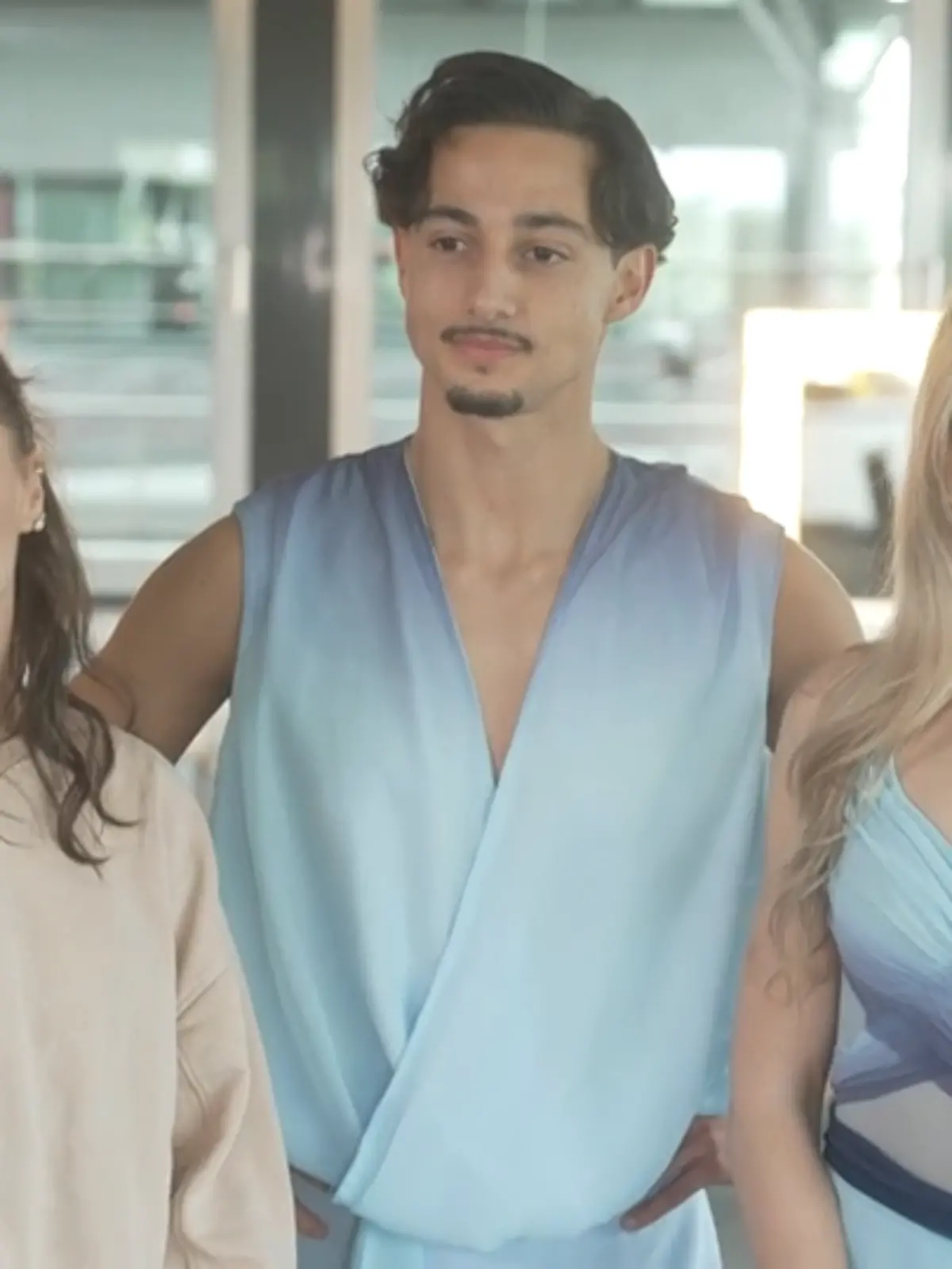 Milano und Marta Arndt tanzen gemeinsam mit Anastasia Maruster einen Quickstep zu „Dynamite” von BTS
