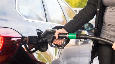 Hoffnung an der Tankstelle: Die Ölpreise sinken endlich, doch es lauert Gefahr!
