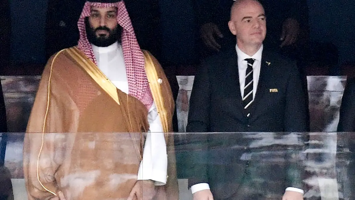 Nächster Deal: Saudi-Arabiens König Mohammed bin Salman (l) und FIFA-Präsident Gianni Infantino. (Archivbild)