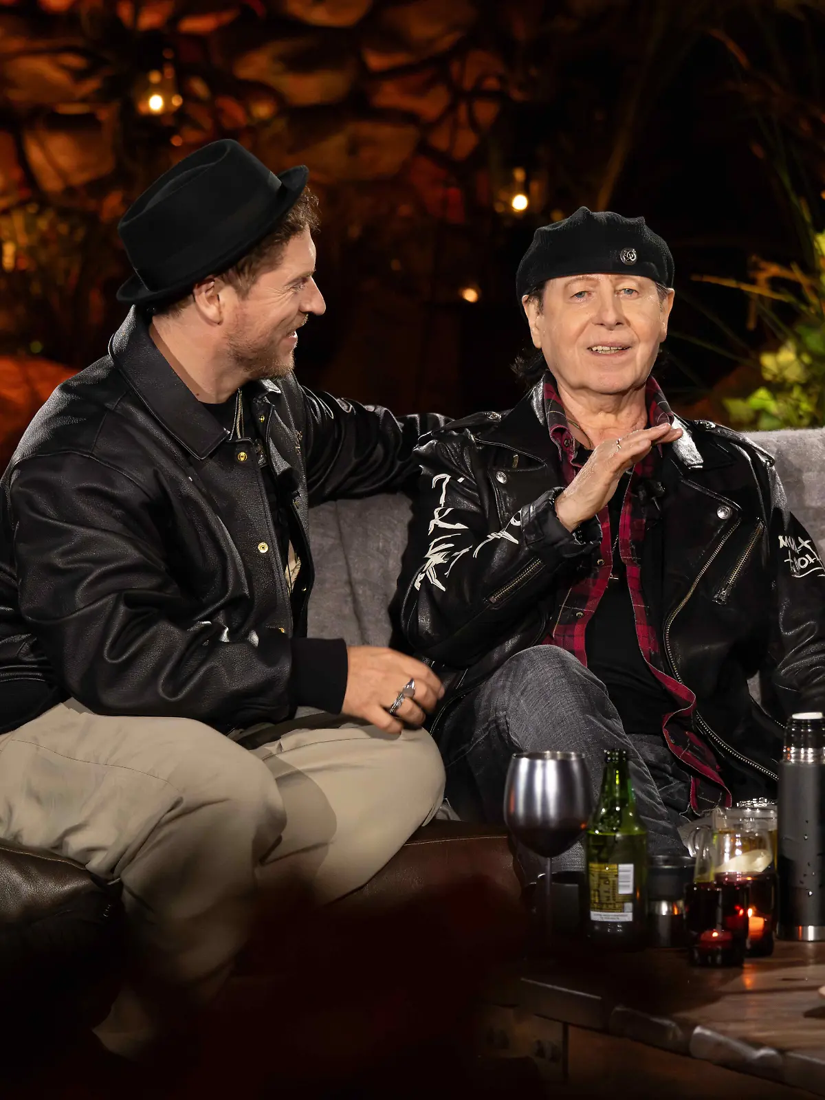 Sing meinen Song – Das Tauschkonzert: Johannes Oerding, Klaus Meine und Rudolf Schenker nebeneinander auf der Couch
