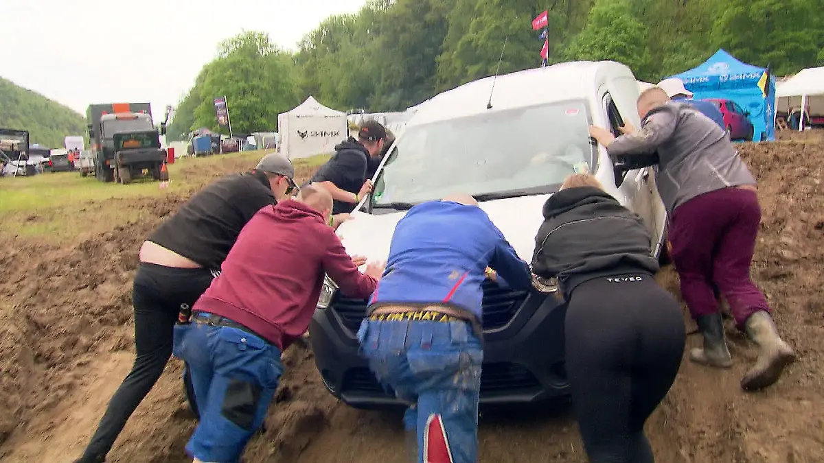 Ausnahmezustand am Nürburgring! SO verrückt genießen die Fans das Mega-Rennen Ekstase am Campingplatz