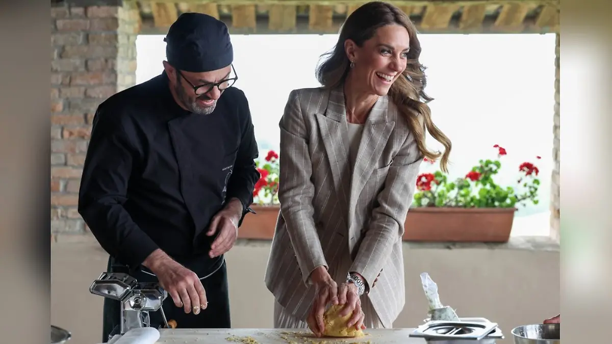 Pasta-Queen knetet den Nudelteig auf der royalen Italien-Reise selbst