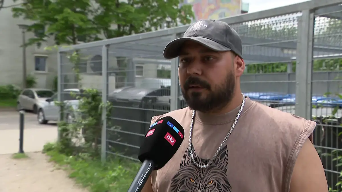Vater der Zeugin Alena 