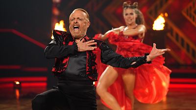 Bild von Ross Antony und Mariia Maksina legen einen Paso Doble voller Drama hin