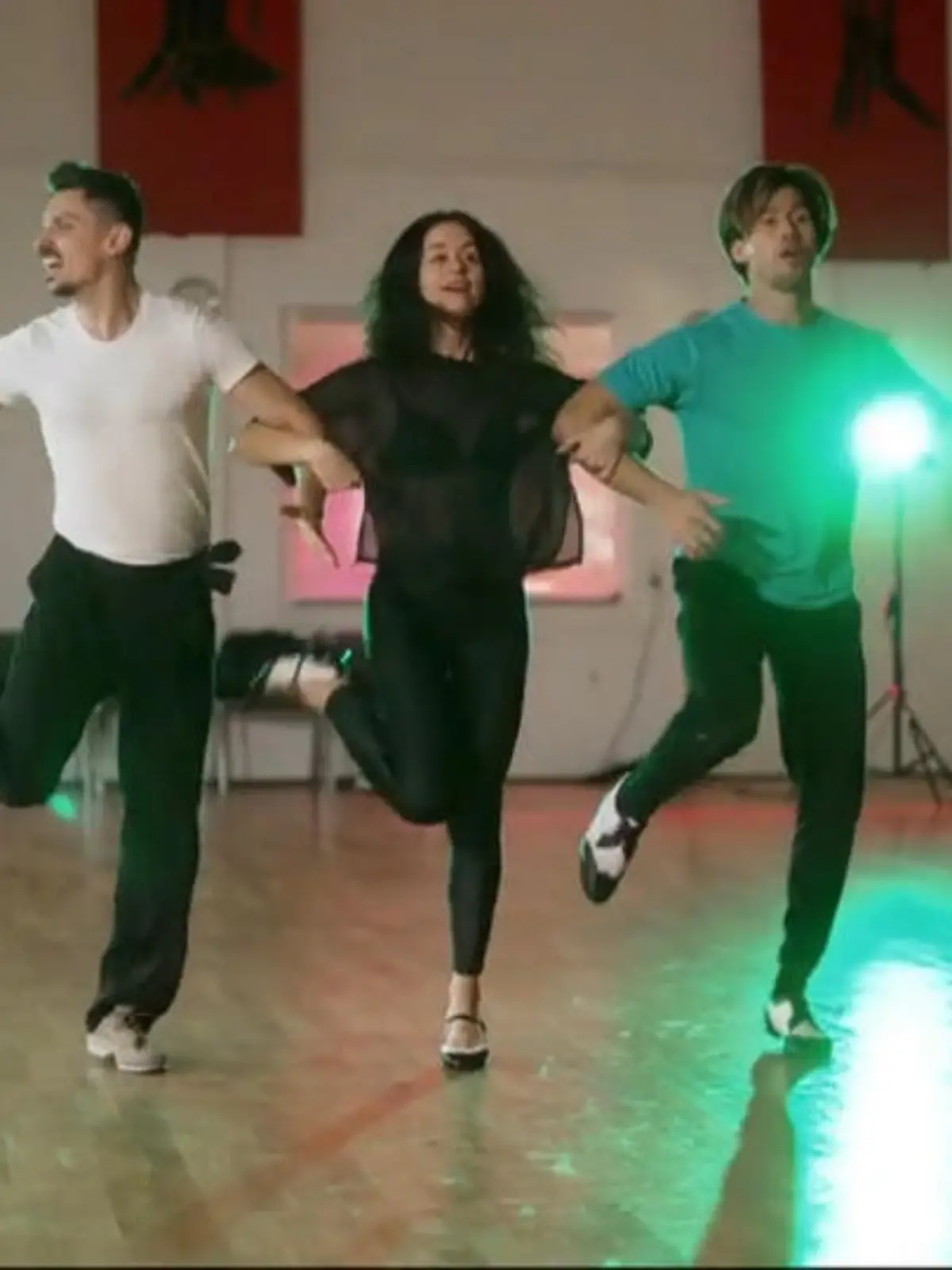 Bild zu: "Charleston zu dritt: Klappt bei Joel, Malika und Zsolt das Timing im Trio?"