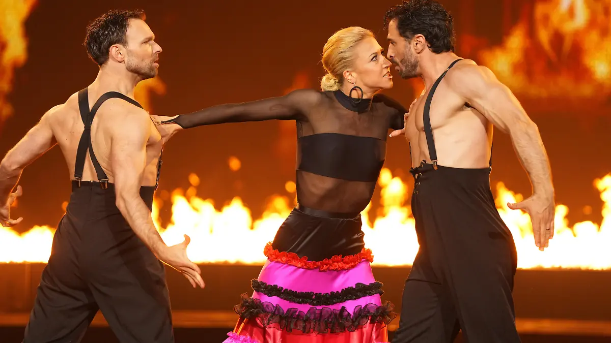 Jan Kittmann, Kathrin und Vadim liefern einen kraftvollen Paso Doble 27 Punkte in Show 10 bei "Lets Dance"