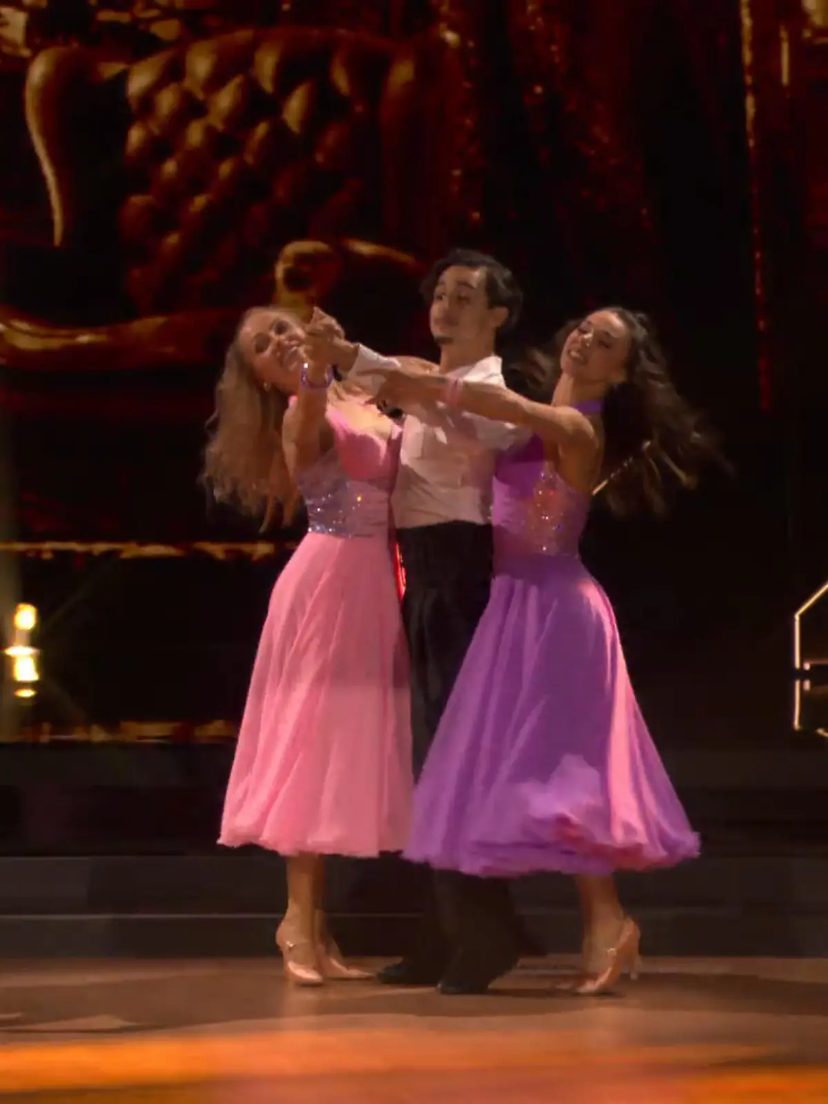 Bild zu: "Quickstep zu dritt: Milano, Marta und Anastasia sorgen für beste Stimmung"