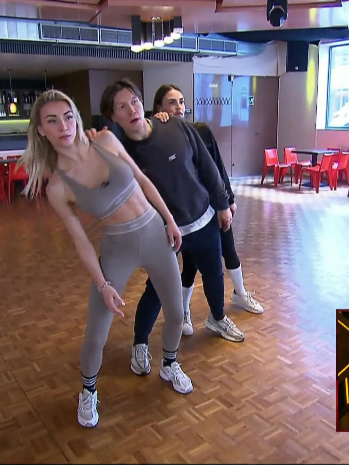Bild zu: "Salsa im Trio: Kann Anna-Carina sich von Ekats Selbstbewusstsein etwas abschauen?"