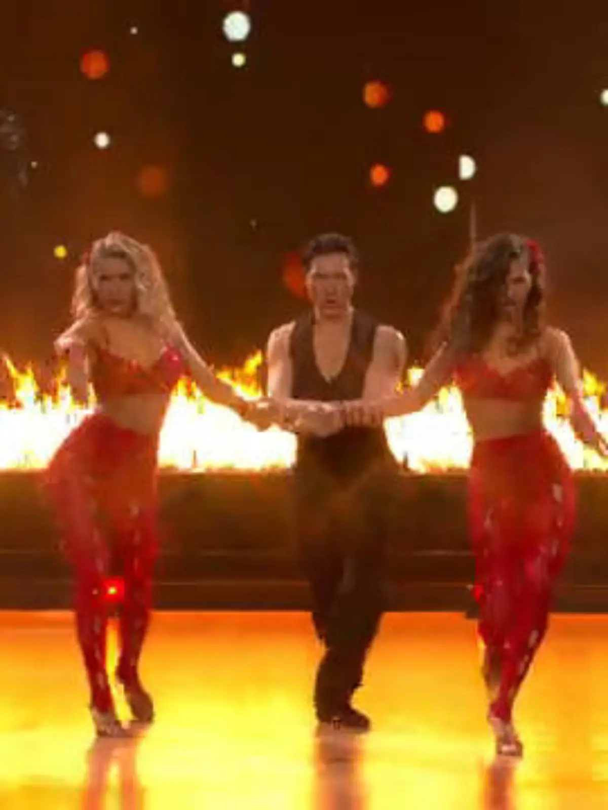 Bild zu: "Salsa im Trio: Können Anna-Carina, Evgeny und Ekat mit so viel Feuer alle mitreißen?"