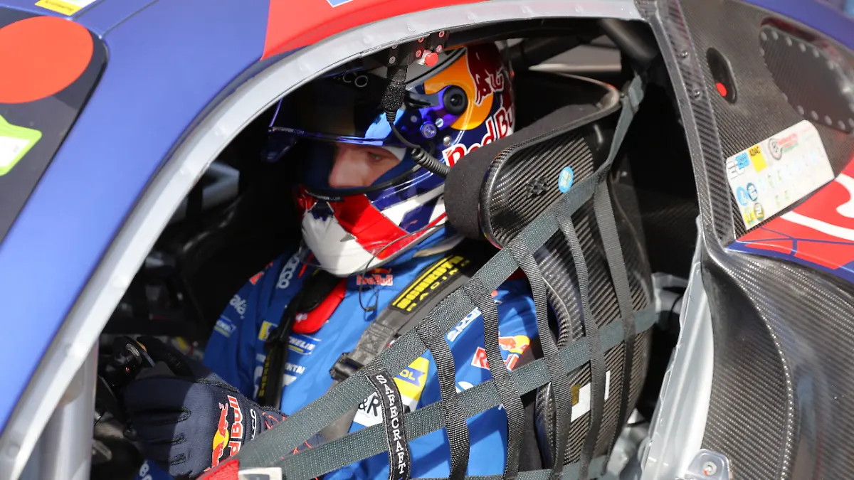 #3 Max Verstappen (NLD), Mercedes-AMG GT3 Evo, Team: Winward Racing (GER) mit Helm im Coxkpit seines Mercedes-AMG GER, Motorsport, ADAC Ravenol 24H Qualifiers, Nuerburgring, Rennen 1, Nuerburg, Rheinland-Pfalz, Deutschland, 18.04.2026 Foto: Eibner-Pressefoto/Juergen Augst