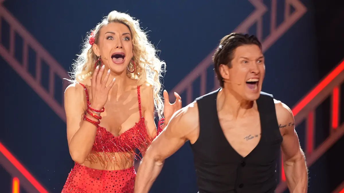 Riesen-Erleichterung bei Anna-Carina Woitschack und Evgeny Vinokurov: Sie stehen im Halbfinale!