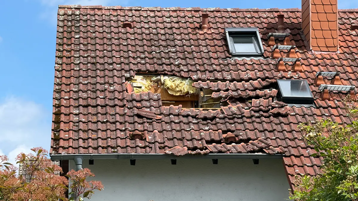 Zwei Insassen sterben bei Absturz eines Kleinflugzeuges in Rheinland-Pfalz.