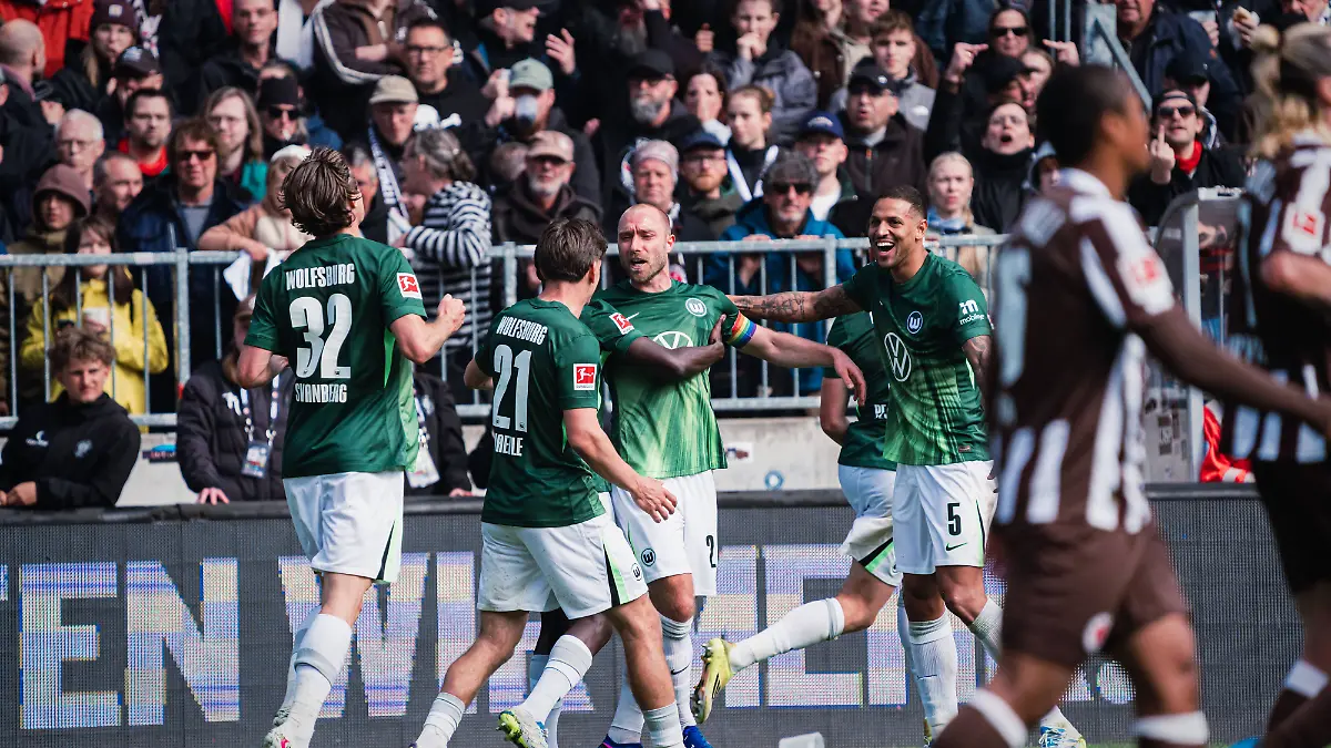 1. Bundesliga: FC St. Pauli vs. VfL Wolfsburg, 16.05.2026 TOR, JUBEL zum 1:2 durch Christian Eriksen VfL Wolfsburg, 24 Fußball, 1. Bundesliga, 34. Spieltag: FC St. Pauli vs. VfL Wolfsburg am 16.05.2026 im Millerntor-Stadion, Hamburg DFL REGULATIONS PROHIBIT ANY USE OF PHOTOGRAPHS AS IMAGE SEQUENCES AND/OR QUASI-VIDEO. *** 1 Bundesliga FC St Pauli vs VfL Wolfsburg, 16 05 2026 GOAL, CHEER for 1 2 by Christian Eriksen VfL Wolfsburg, 24 Soccer, 1 Bundesliga, 34 Matchday FC St Pauli vs VfL Wolfsburg on 16 05 2026 at Millerntor Stadion, Hamburg DFL REGULATIONS PROHIBIT ANY USE OF PHOTOGRAPHS AS IMAGE SEQUENCES AND OR QUASI VIDEO Copyright: xBEAUTIFULxSPORTS/Tonhäuserx