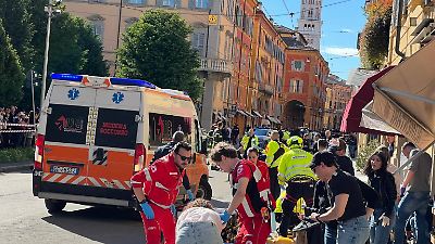 Modena: Mann rast mit Auto in Menschenmenge – Acht Verletzte, vier davon schwer