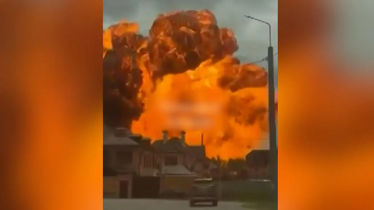 Gewaltige Explosion an Tankstelle! Feuerball erschüttert ganze Stadt – mehrere Verletzte Fenster zersplittern durch Detonation