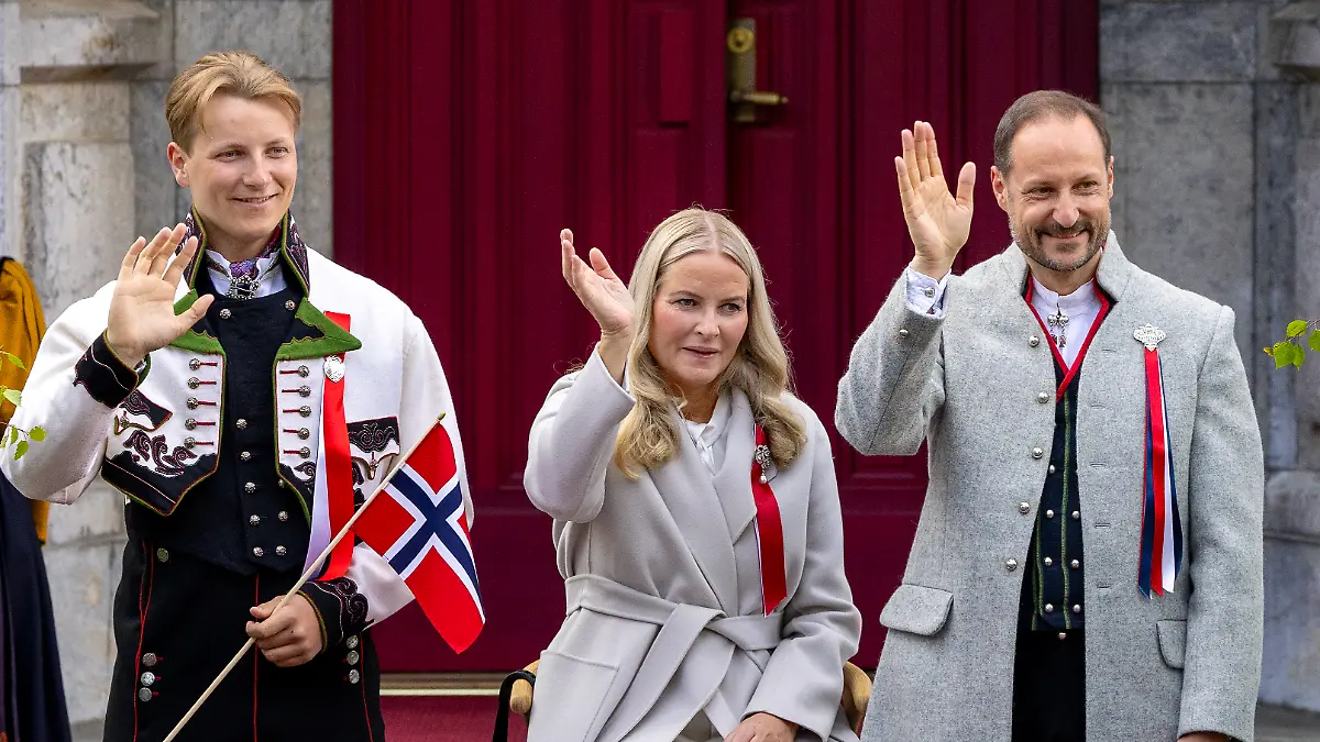 Adel: Die norwegischen Royals bei den Feierlichkeiten zum Nationalfeiertag in Skaugum