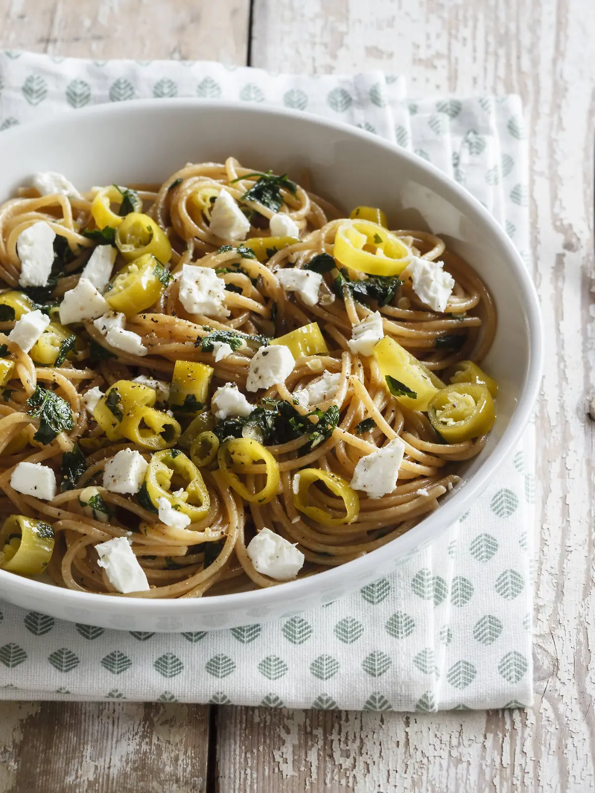 Plate of spelt whole grain spaghetti with feta and chili peppers PUBLICATIONxINxGERxSUIxAUTxHUNxONLY EVGF002907  