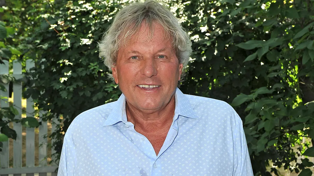 ZDF - Fernsehgarten. Sänger Bernhard Brink während der ZDF - Unterhaltungsshow Fernsehgarten am 11.06.2023 in Mainz. 202