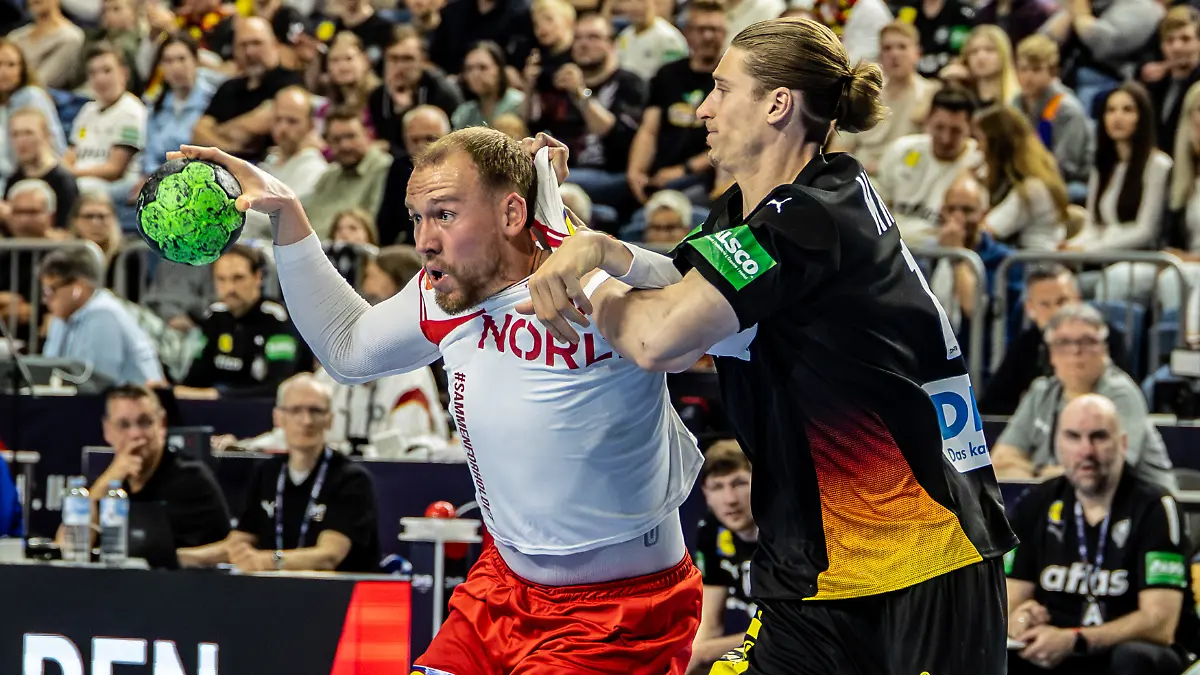 Simon Bogetoft Pytlick (Daenemark, #43) vs Juri Knorr (Deutschland, #15) GER, Deutschland (GER) vs. Daenemark (DEN), Handball, Laenderspiel, Herren, Spielzeit 2025/2026, 17.05.2026 Foto: Eibner-Pressefoto/Gerhard Wingender