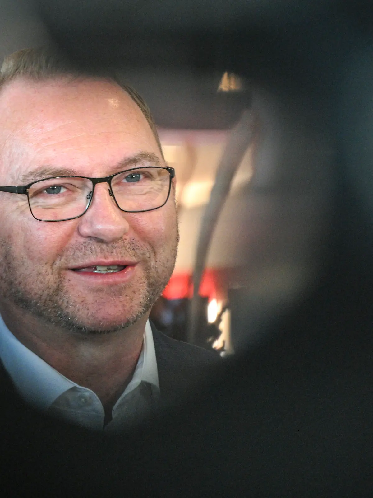 ARCHIV - 14.03.2025, Brandenburg, Potsdam: Frank Werneke, Vorsitzender der Dienstleistungsgewerkschaft Verdi, gibt ein Statement in einem Hotel am Templiner See. (zu dpa: «Verdi-Chef: Merz suchte bislang keinen Konsens mit Gewerkschaften») Foto: Jens Kalaene/dpa +++ dpa-Bildfunk +++