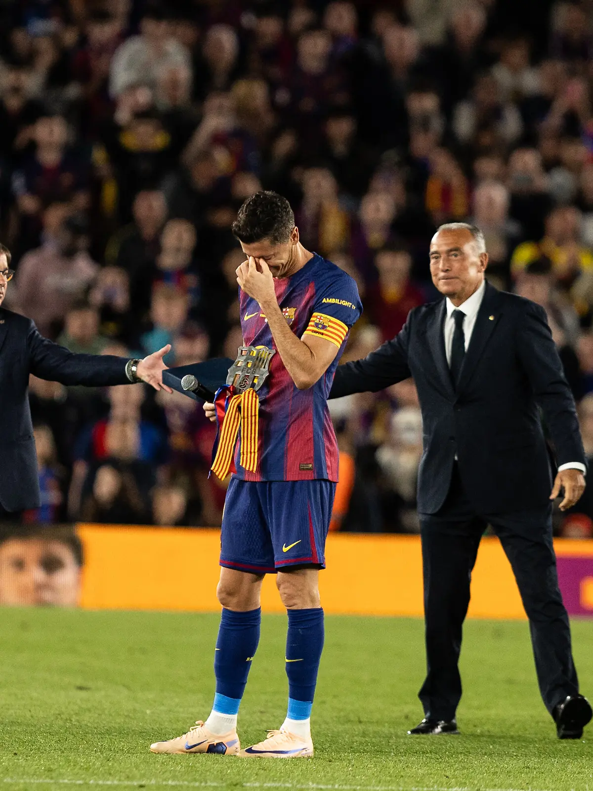 May 17, 2026, Barcelona, Barcelona, Spain: BARCELONA, SPAIN - MAY 17: Robert Lewandowski of FC Barcelona waves to fans during his farewell following the LaLiga EA Sports match between FC Barcelona and Real Betis at Spotify Camp Nou on May 17, 2026 in Barcelona, Spain. (Credit Image: Â© Marti Segura Ramoneda/ZUMA Press Wire