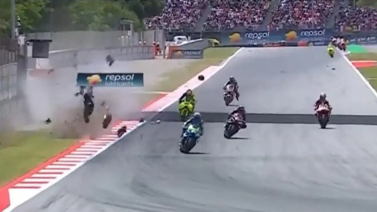 Horror-Crash bei Motorrad-WM! Álex Márquez überschlägt sich mehrfach Rennen in Barcelona
