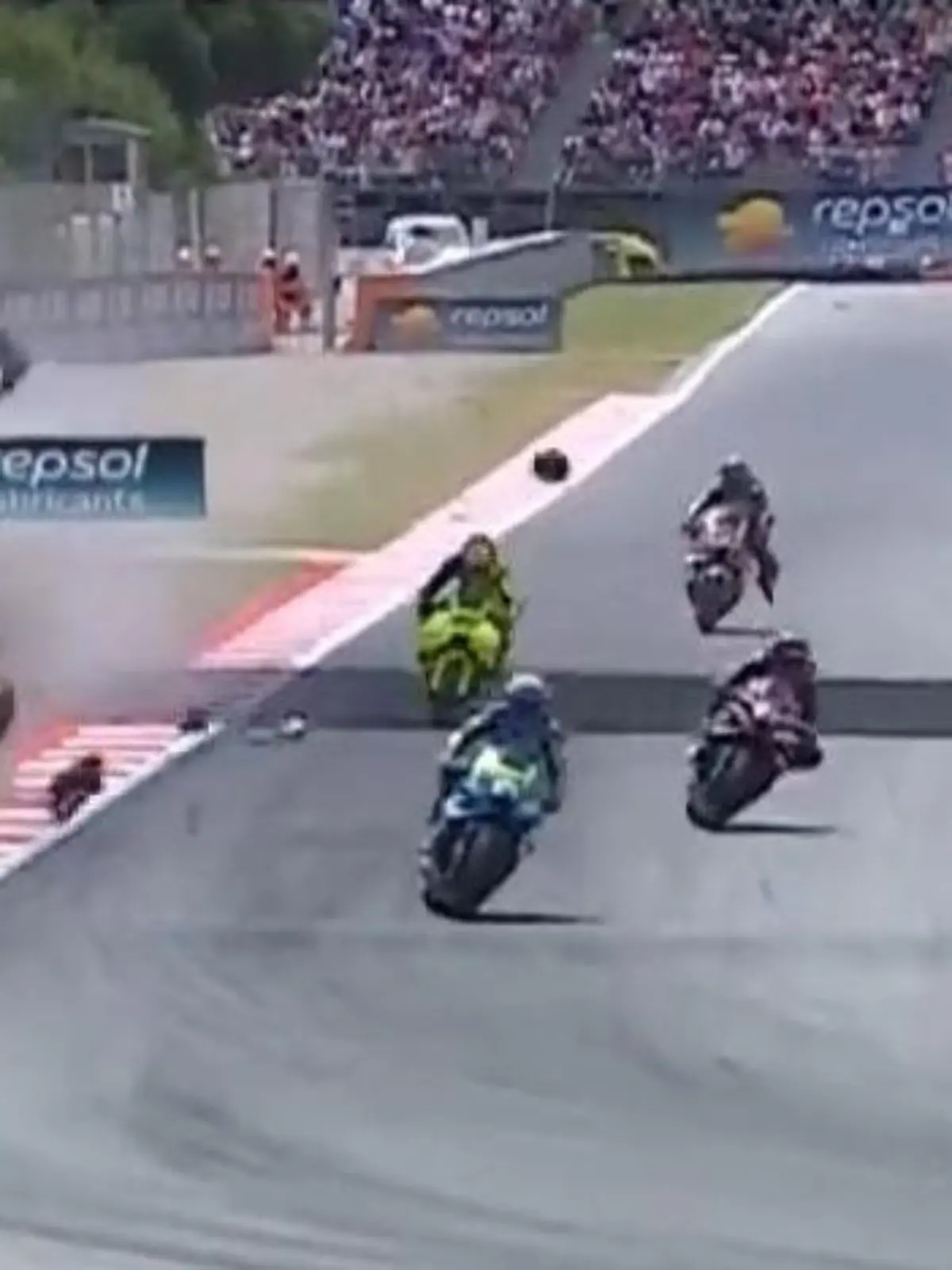 Bild zu: "Horror-Crash bei Motorrad-WM! Álex Márquez überschlägt sich mehrfach"