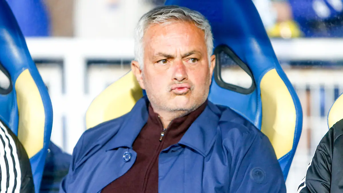Jose Mourinho, head coach of SL Benfica, during the Primeira Liga match between GD Estoril Praia and SL Benfica at Estadio Antonio Coimbra da Mota in Estoril, Portugal, on May 16, 2026. (Photo by Valter Gouveia/NurPhoto)