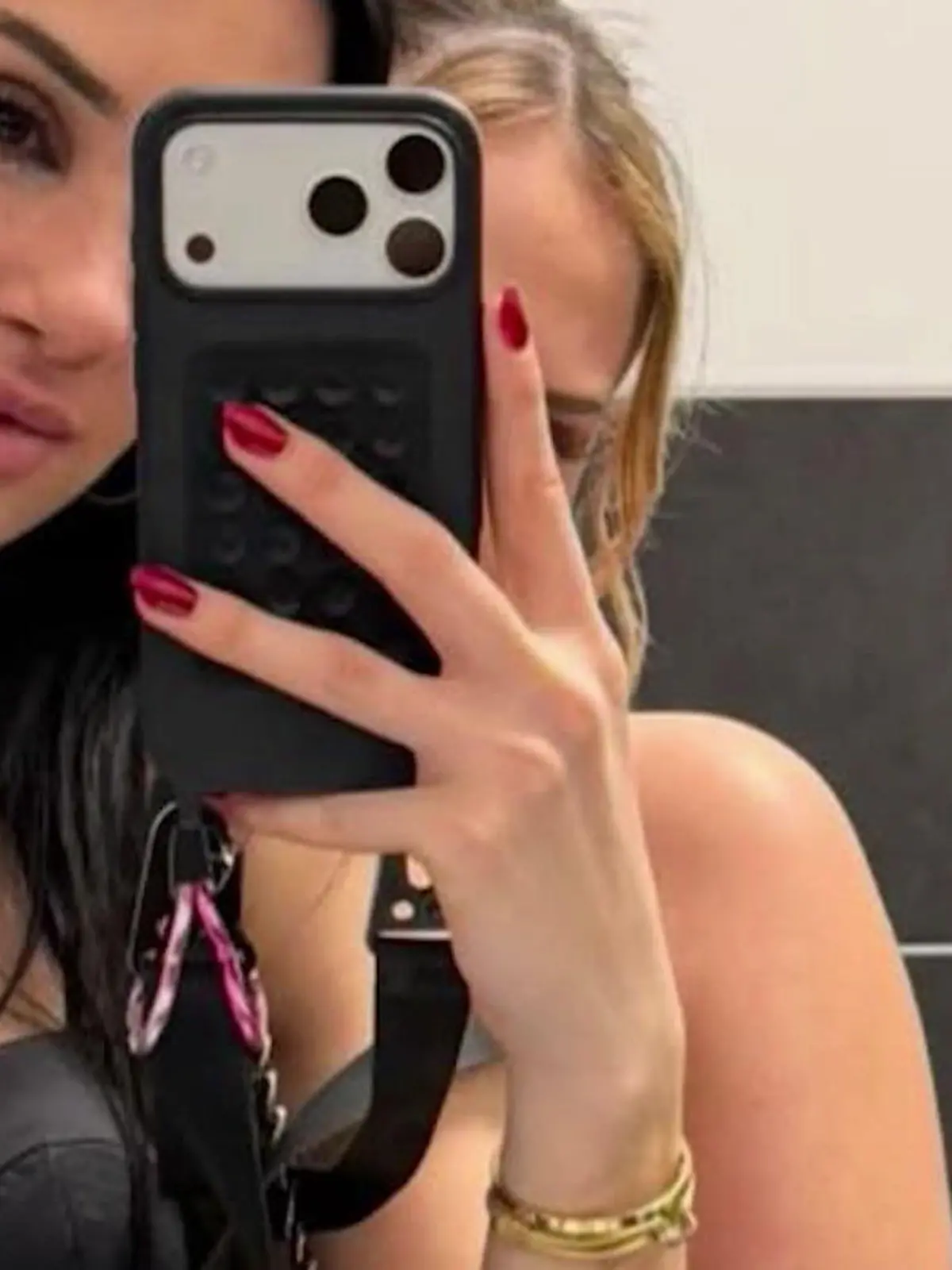 Bild zu: "Nach „Let's Dance"-Aus! Vanessa Borck teilt ihr neues Liebesglück"