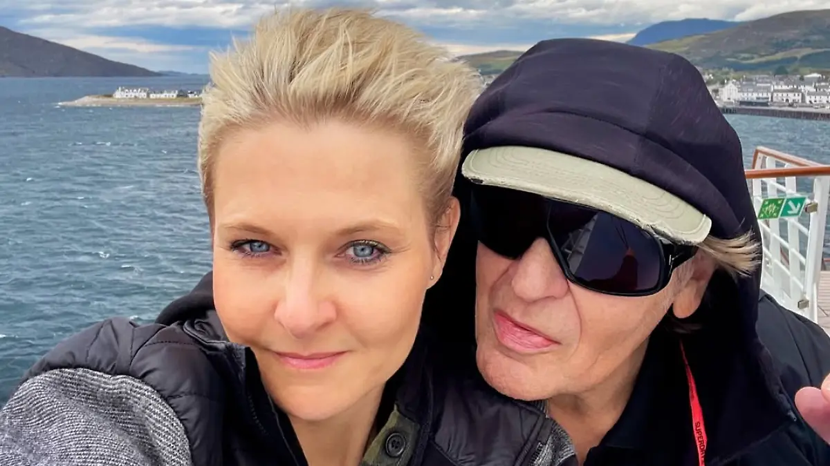 Anlässlich seines 80. Geburtstags postet Udo Lindenbergs Partnerin Tine Acke ein seltenes Pärchenfoto.