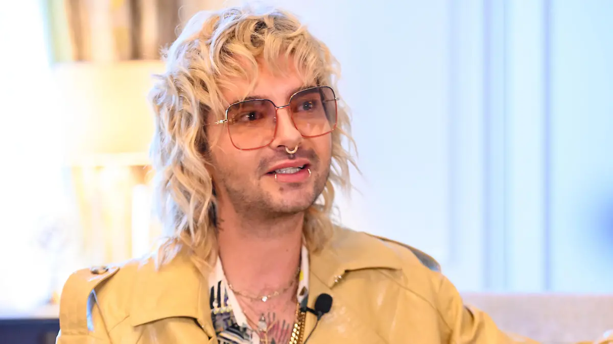 Tokio-Hotel-Sänger Bill Kaulitz spricht während eines Interviews mit der Deutschen Presse-Agentur in einer Suite des Hotel Vier Jahreszeiten.