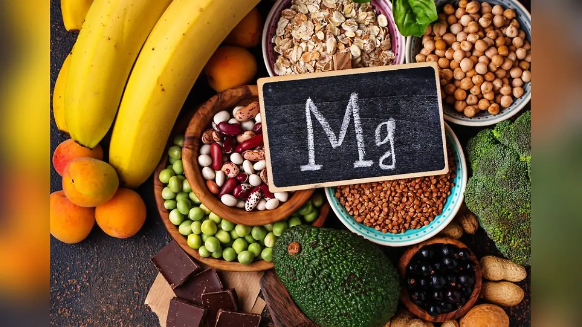 Lebensmittel wie Nüsse, Hülsenfrüchte und Haferflocken sind besonders magnesiumreich. 
