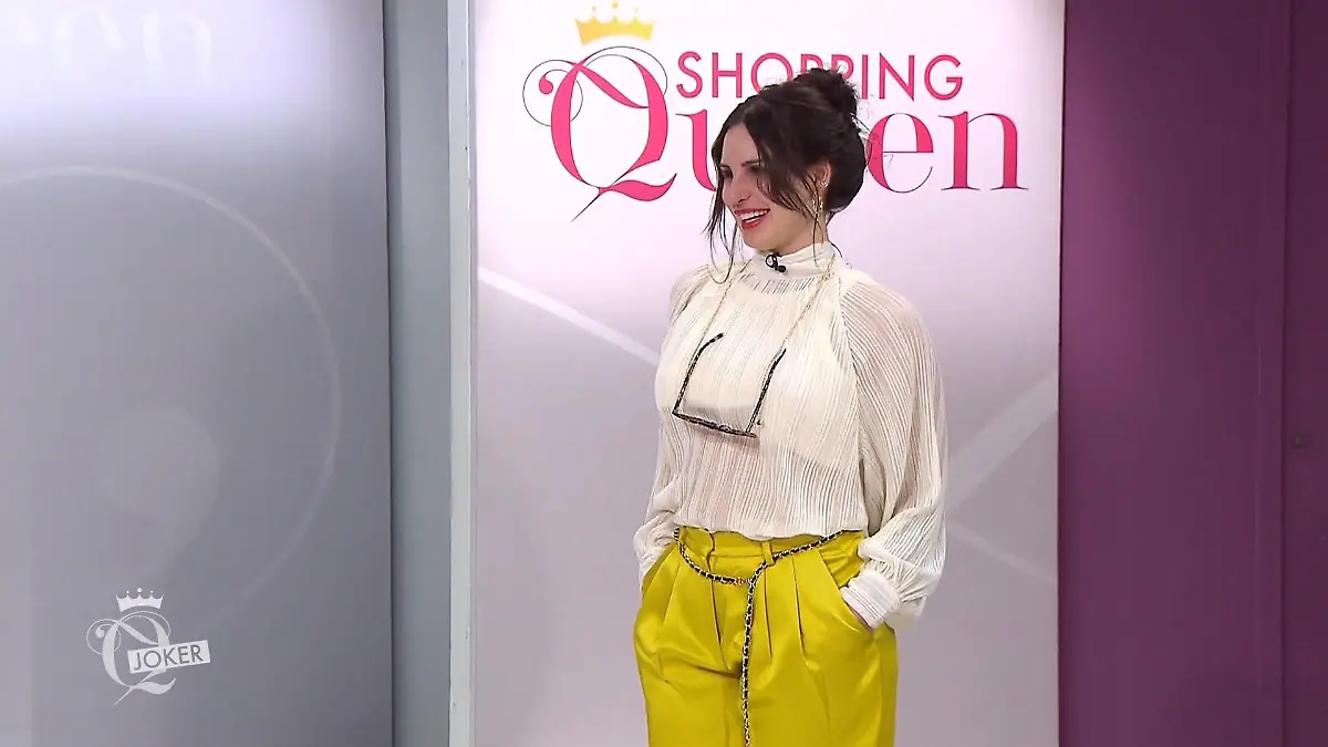 Shopping Queen: Kandidatin Melissa präsentiert sich auf dem Catwalk ihren Mitstreiterinnen