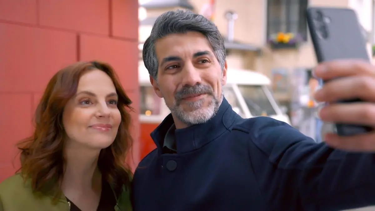 Ferhat dreht mit Anna ein Pärchen-Video „Unter uns“-Folge vom 29.05.26 auf RTL+