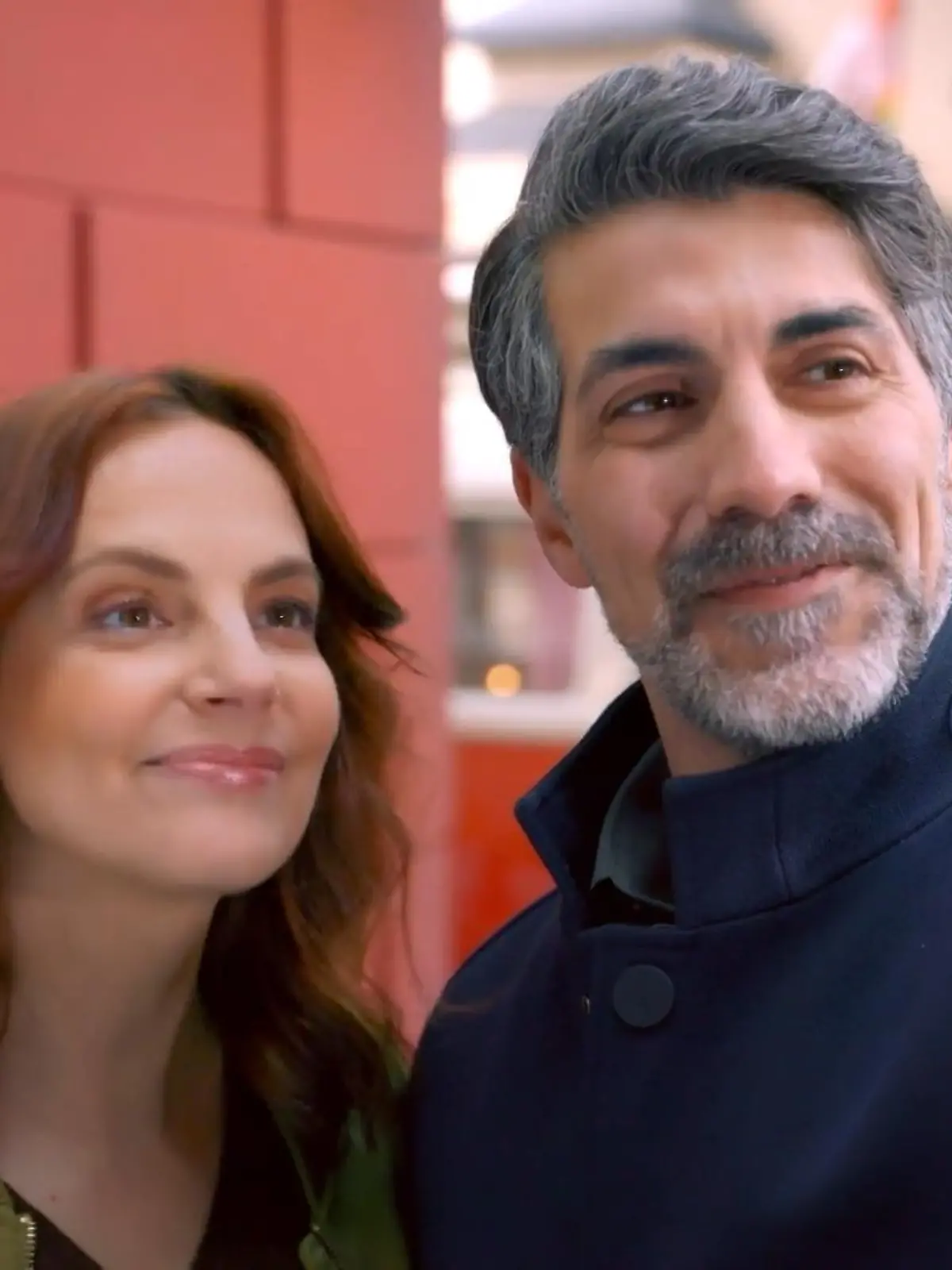Unter uns: Ferhat dreht mit Anna ein Pärchen-Video