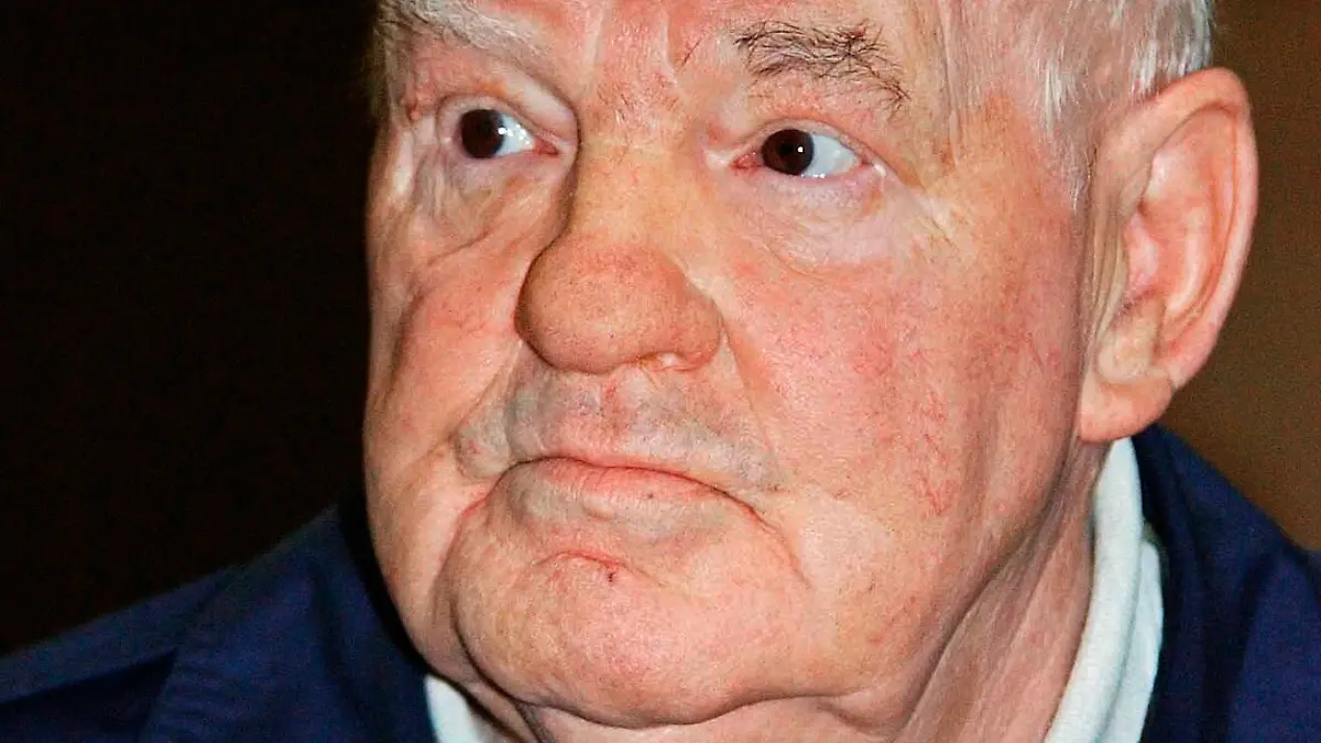 Dem Busfahrer Émile Louis wird vorgeworfen, sieben junge Frauen mit kognitiver Beeinträchtigung umgebracht zu haben