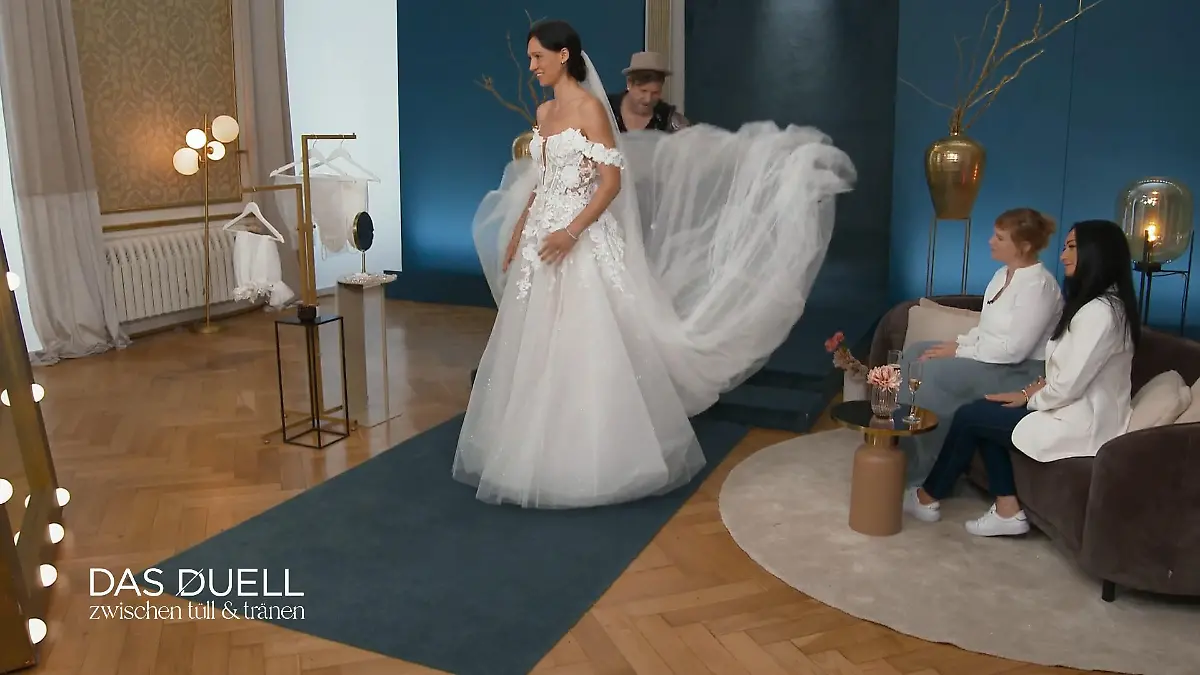 Geht da noch mehr für Maroa? Kleid zwei bei Chris
