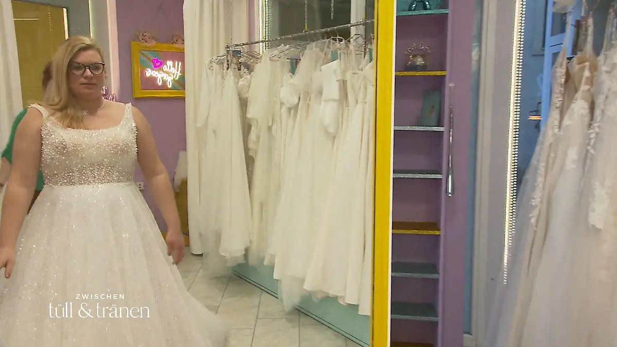 Jana bringt Lisa-Maria ins Funkeln Doch ein Kleid?