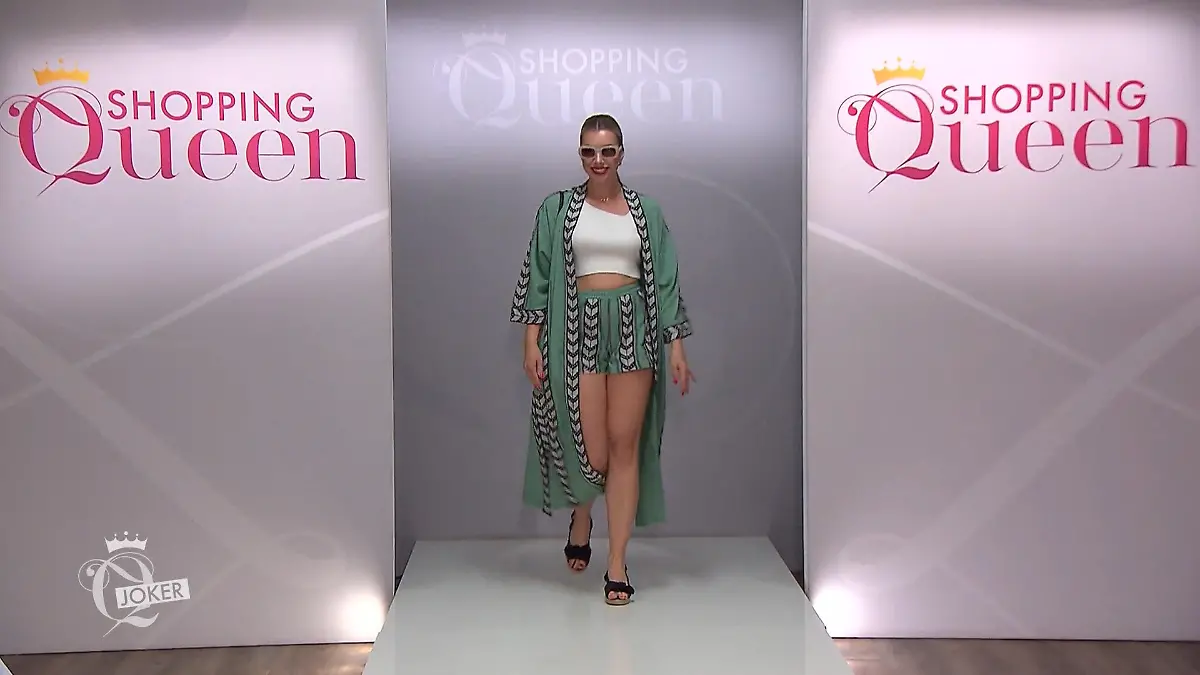 Sitzt der Look mit Sonnenbrille? Janika auf dem Catwalk